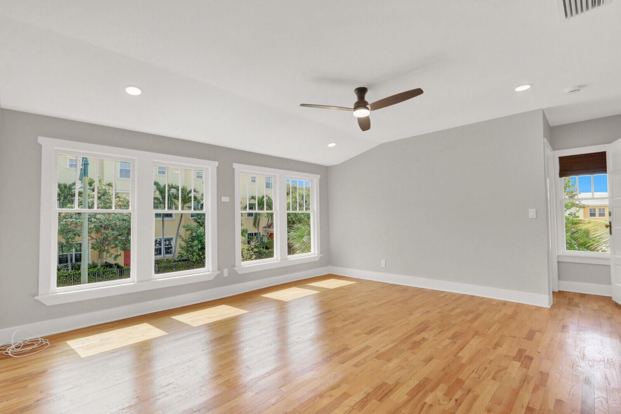 217 S Federal Highway, Lake Worth Beach, FL 33460 Photo