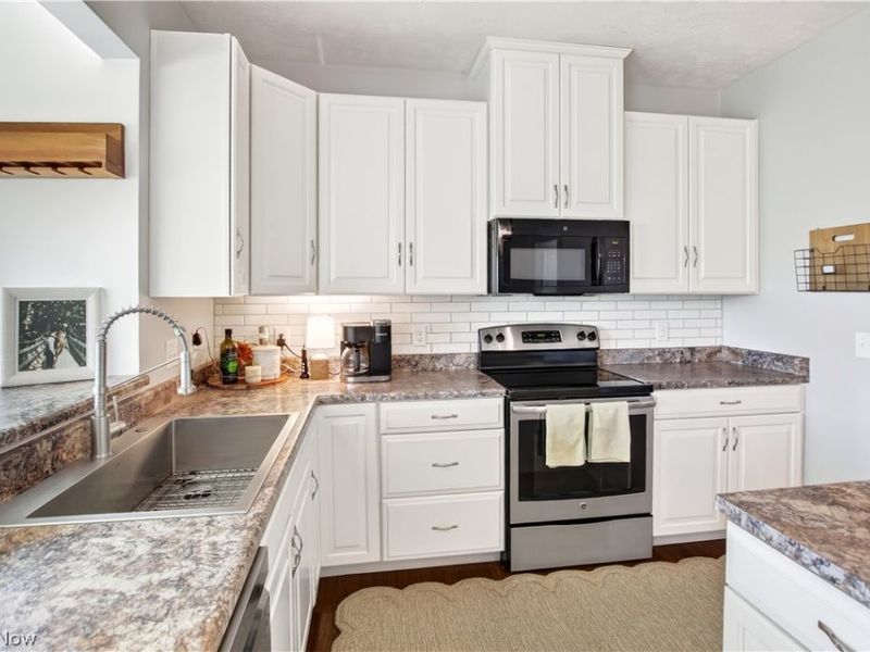 515 Mitchell Court , Lagrange, OH 44050 Photo 4