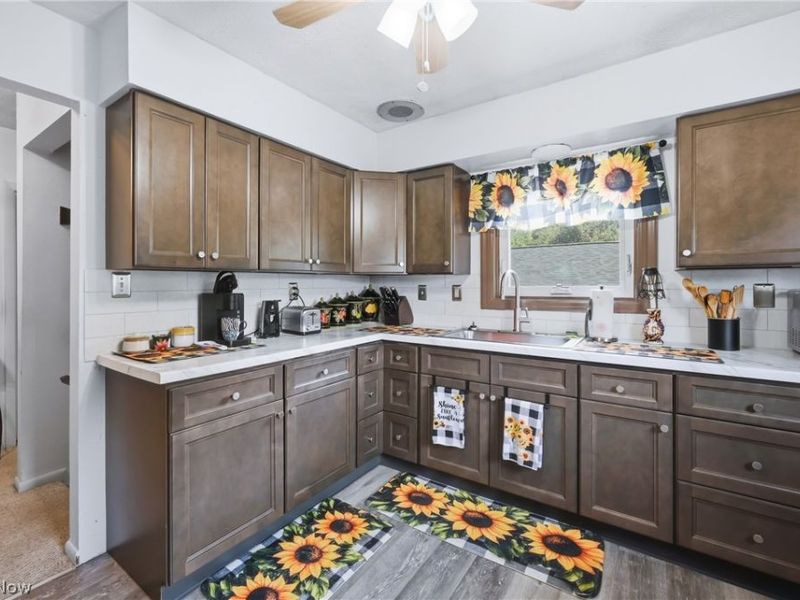 959 Beechwood Drive, Girard, OH 44420 Photo 4