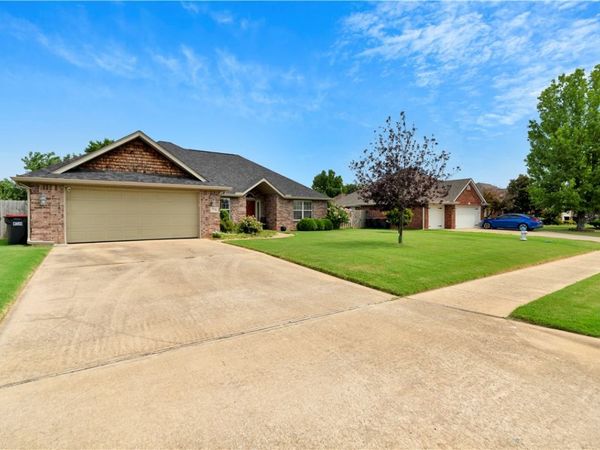 776 Chateau Avenue , Springdale, AR 72764