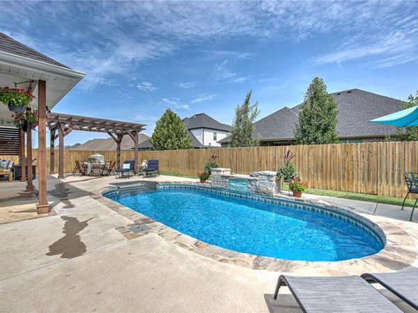 1400 Blue Moon Road , Centerton, AR 72719