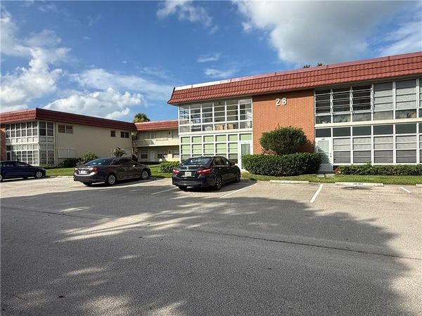 28 Pine Arbor Lane, Unit 105, Vero Beach, FL 32962