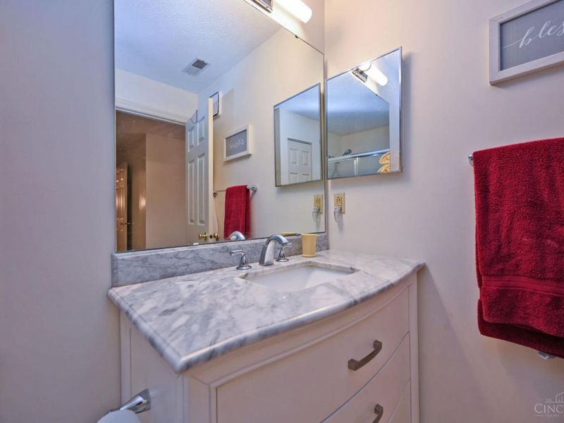 7382 Ridgepoint Drive, Unit 7, Cincinnati, OH 45230 Photo 22
