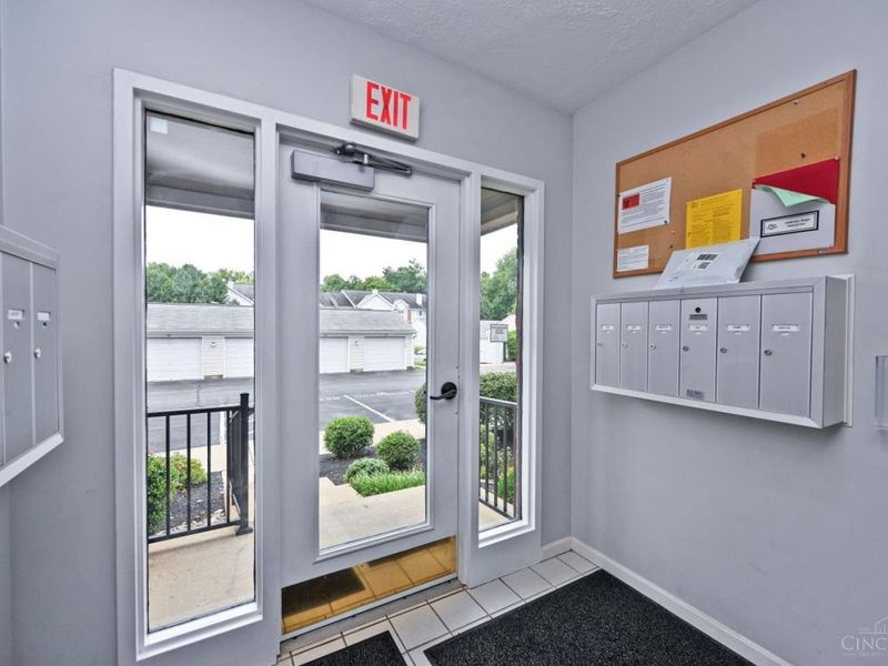 7382 Ridgepoint Drive, Unit 7, Cincinnati, OH 45230 Photo 4