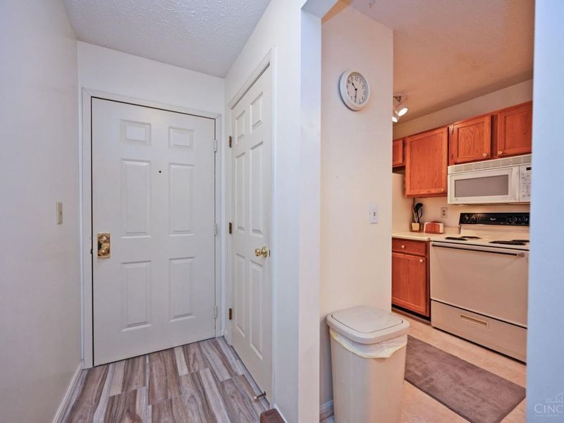 7382 Ridgepoint Drive, Unit 7, Cincinnati, OH 45230 Photo 7