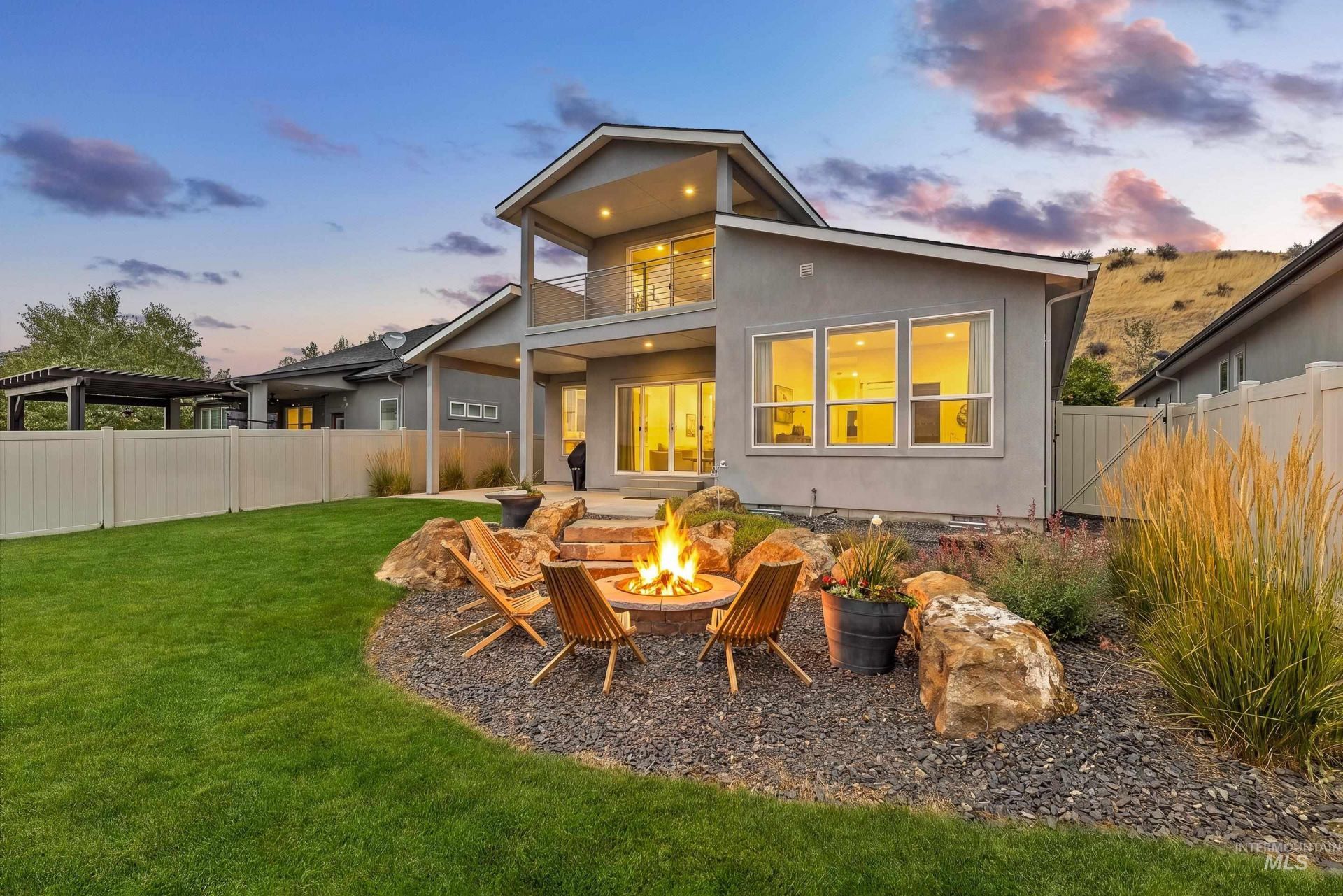 7691 W Hill Rd, Boise, ID 83714 Main Photo