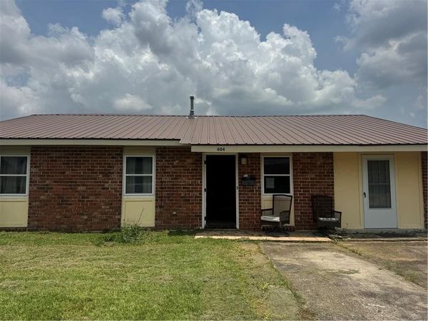 604 HUNTERBROOK Drive , Gretna, LA 70056