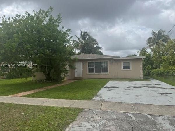 374 NE 171 Street , North Miami Beach, FL 33162