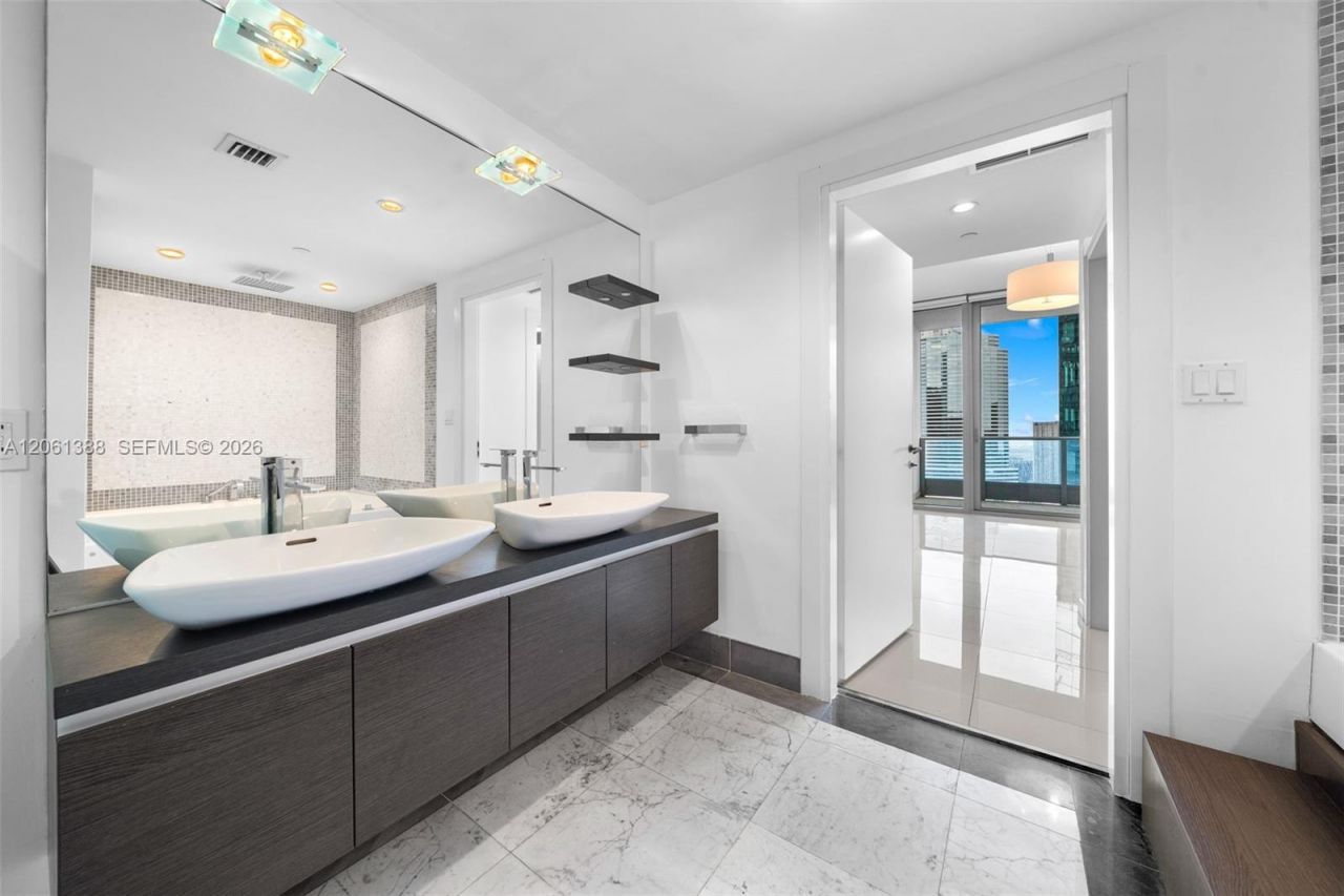 200 Biscayne Boulevard Way , Unit 4409, Miami, FL 33131 Photo