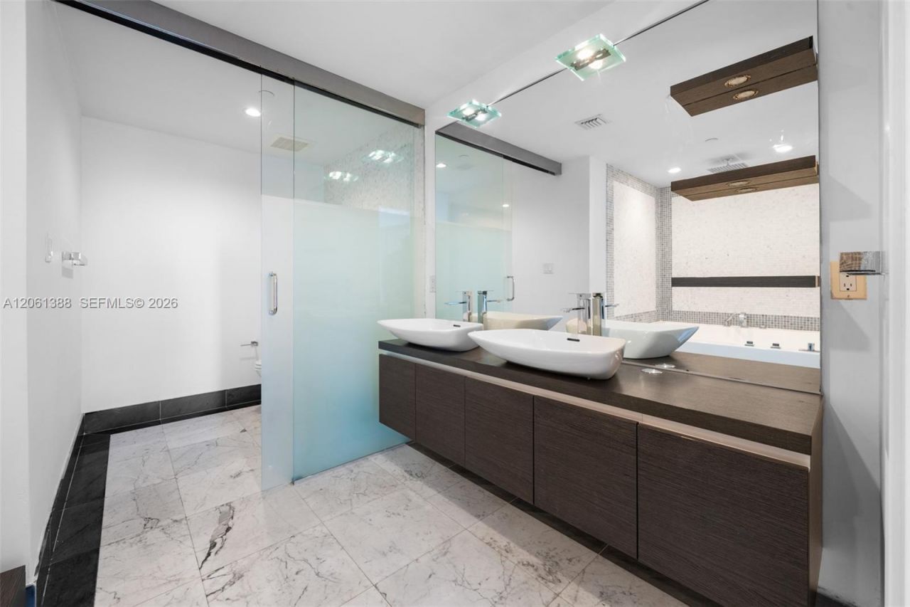 200 Biscayne Boulevard Way , Unit 4409, Miami, FL 33131 Photo