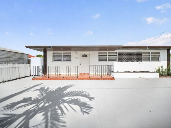 1055 NW 32nd Ct, Miami, FL 33125