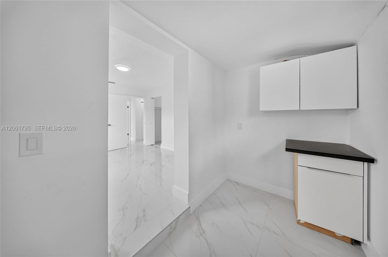 1055 NW 32nd Ct , Miami, FL 33125 Photo