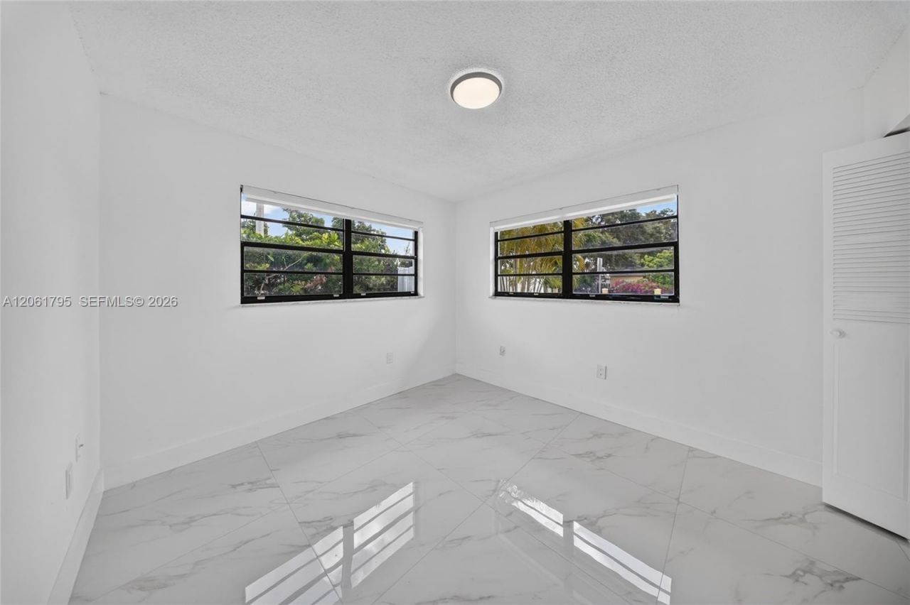 1055 NW 32nd Ct , Miami, FL 33125 Photo