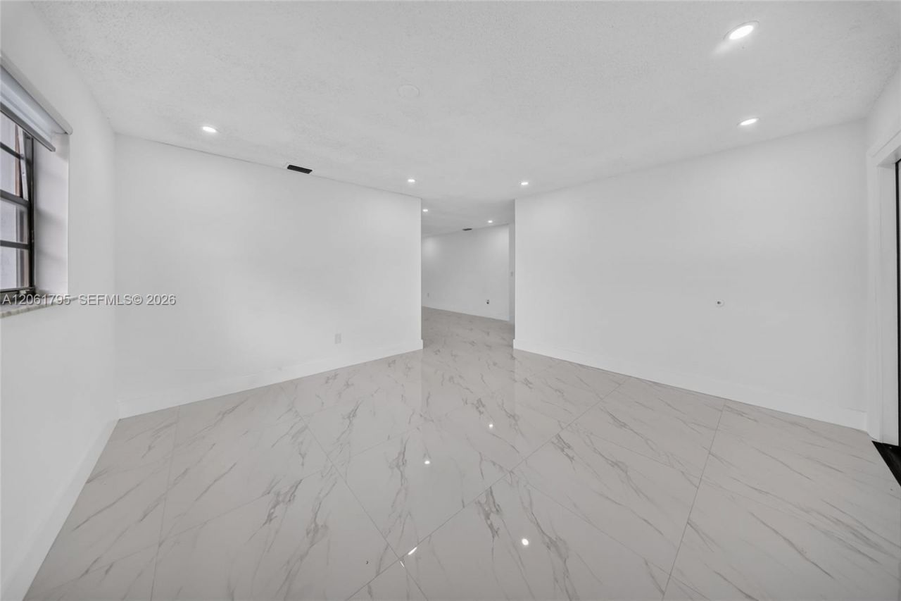 1055 NW 32nd Ct , Miami, FL 33125 Photo