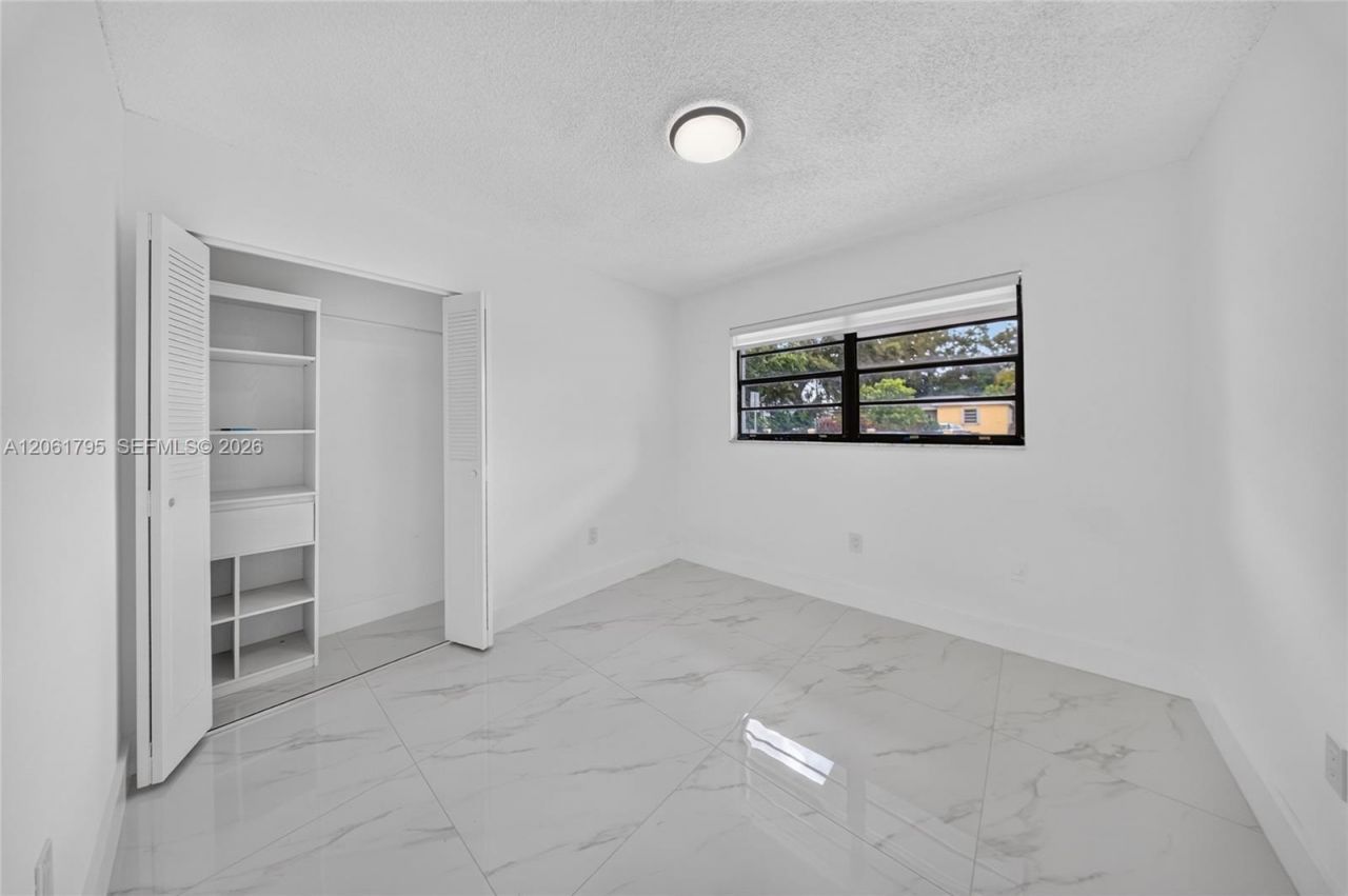 1055 NW 32nd Ct , Miami, FL 33125 Photo
