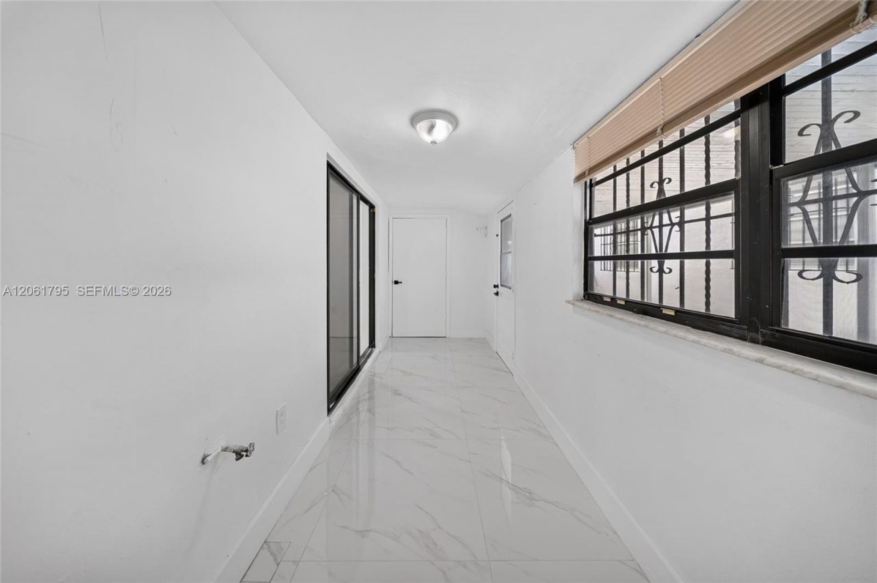 1055 NW 32nd Ct , Miami, FL 33125 Photo