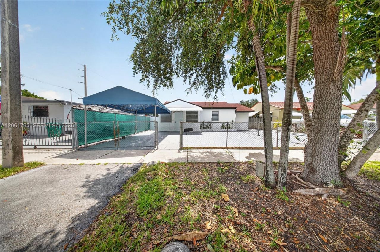 1055 NW 32nd Ct , Miami, FL 33125 Photo