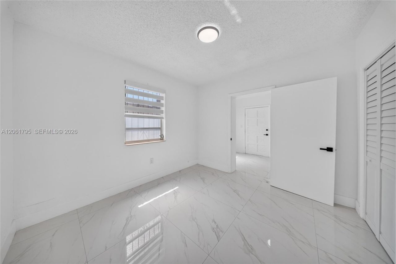 1055 NW 32nd Ct , Miami, FL 33125 Photo