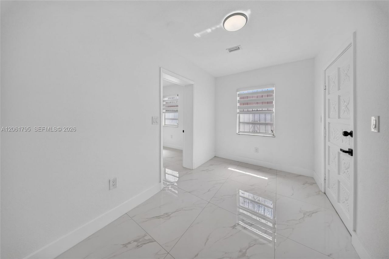 1055 NW 32nd Ct , Miami, FL 33125 Photo