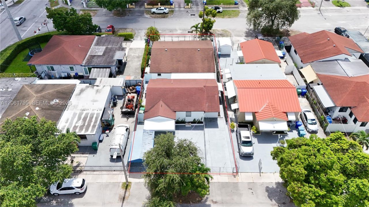 1055 NW 32nd Ct , Miami, FL 33125 Photo