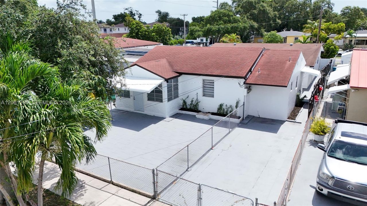 1055 NW 32nd Ct , Miami, FL 33125 Photo