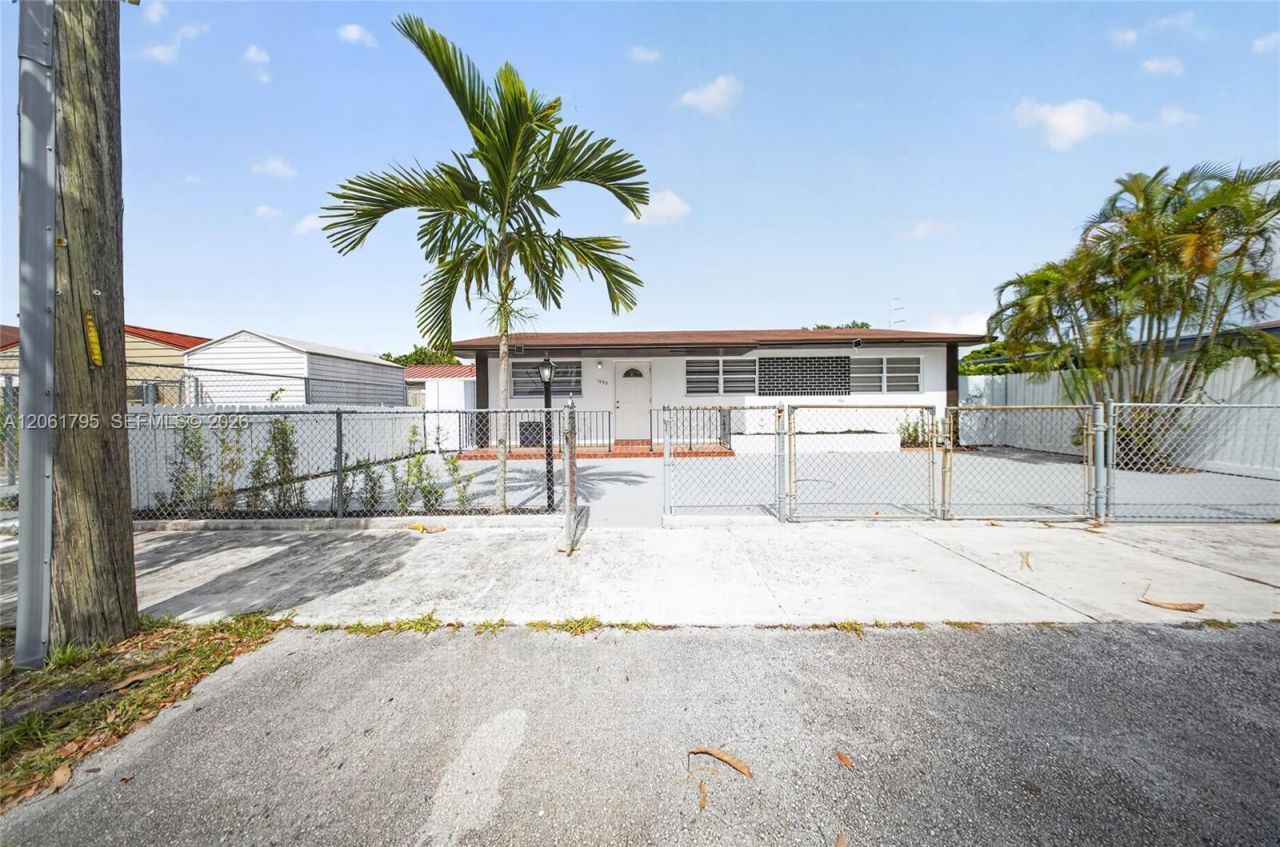 1055 NW 32nd Ct , Miami, FL 33125 Photo