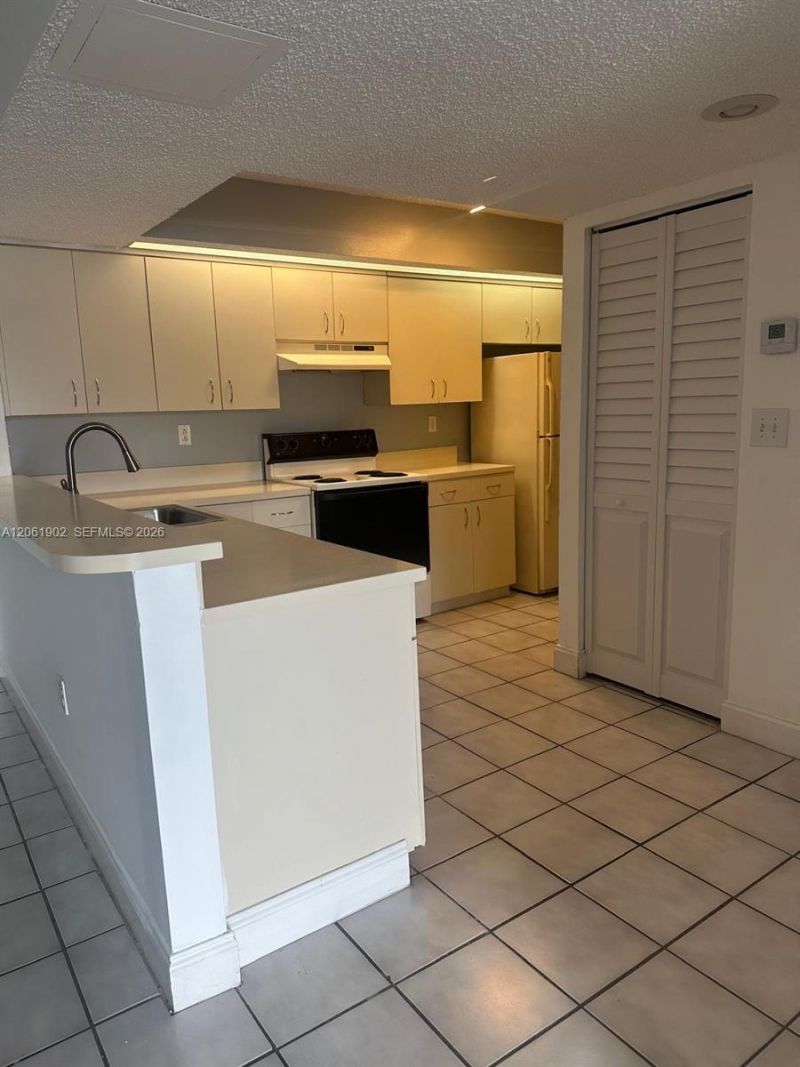 8600 SW 212th St, Unit 108, Cutler Bay, FL 33189 Photo