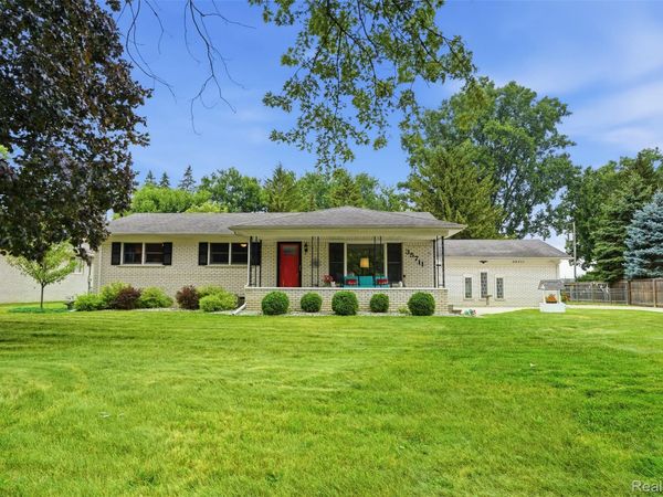 35711 Campistrano Drive, Clinton Township, Mi 48035