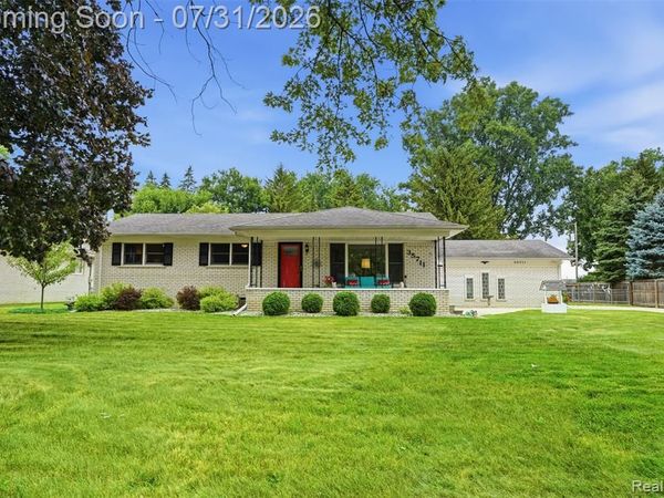 35711 Campistrano Drive, Clinton Township, Mi 48035