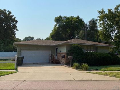 2501 S CLEVELAND ST Sioux City, IA 51106