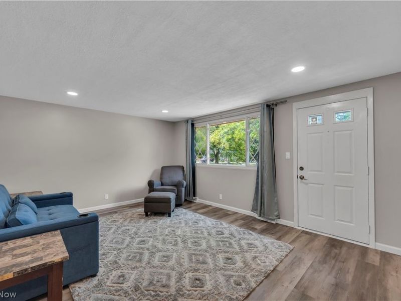 6391 Sandfield Drive , Brook Park, OH 44142 Photo 10