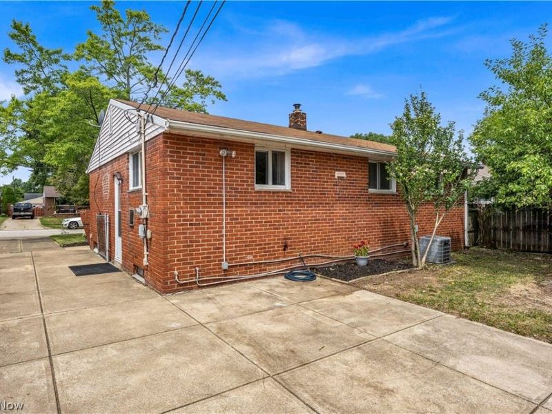 6391 Sandfield Drive , Brook Park, OH 44142 Photo 29
