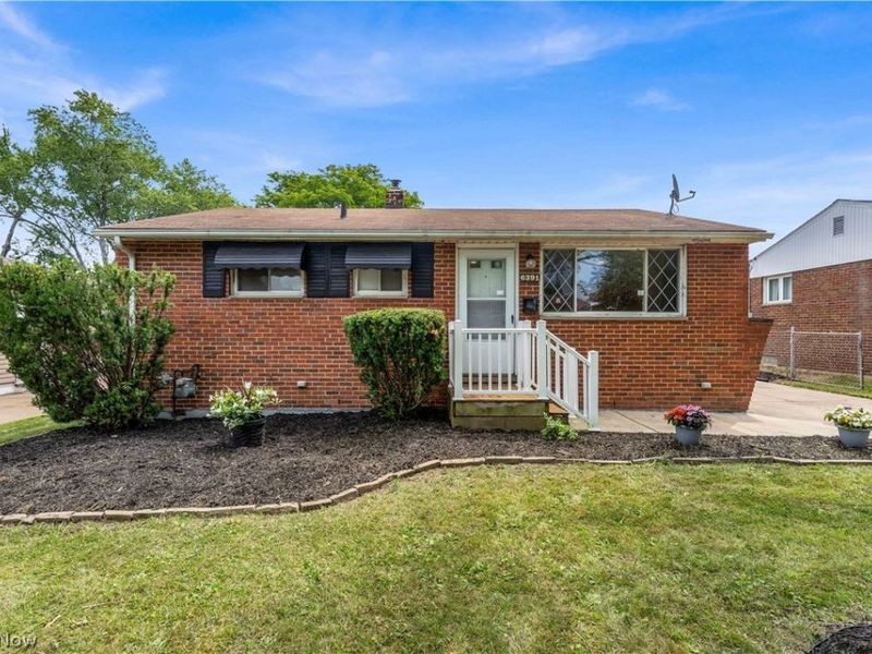 6391 Sandfield Drive , Brook Park, OH 44142 Photo 3