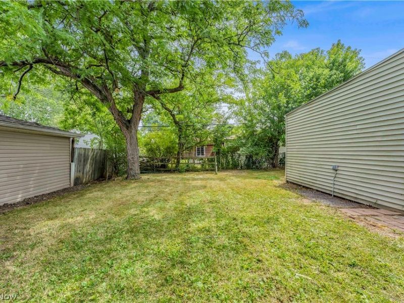 6391 Sandfield Drive , Brook Park, OH 44142 Photo 32