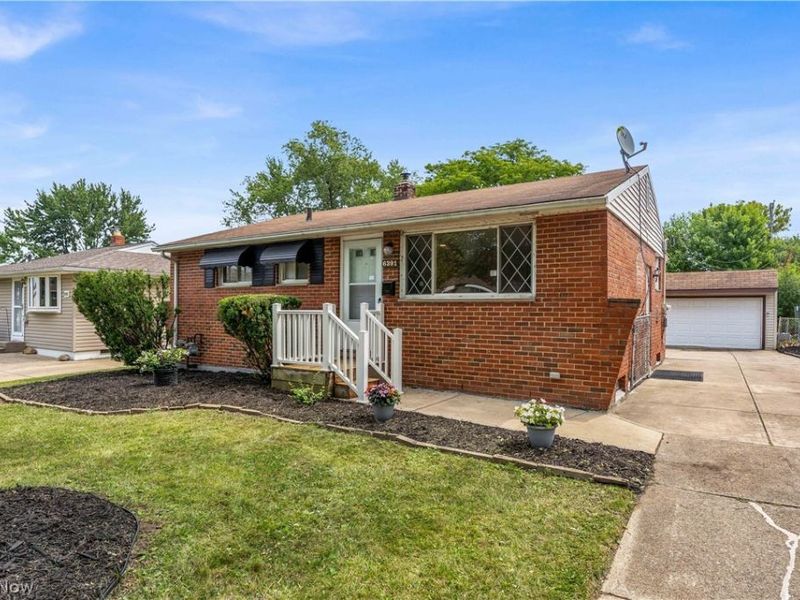 6391 Sandfield Drive , Brook Park, OH 44142 Photo 4