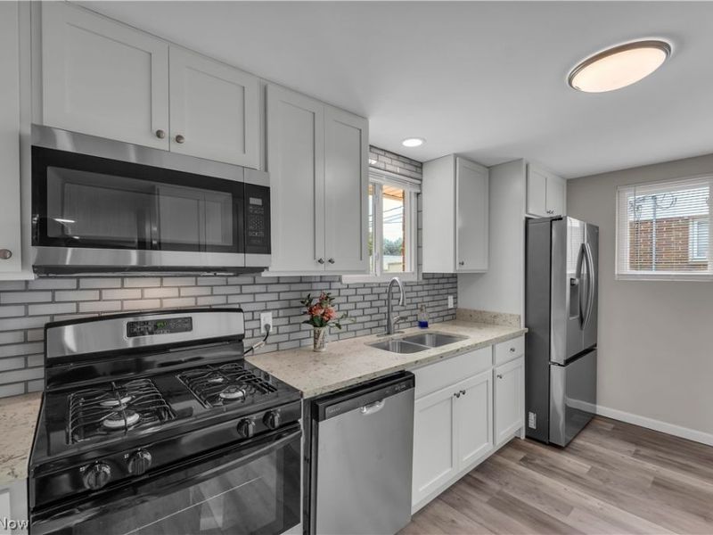 6391 Sandfield Drive , Brook Park, OH 44142 Photo 7