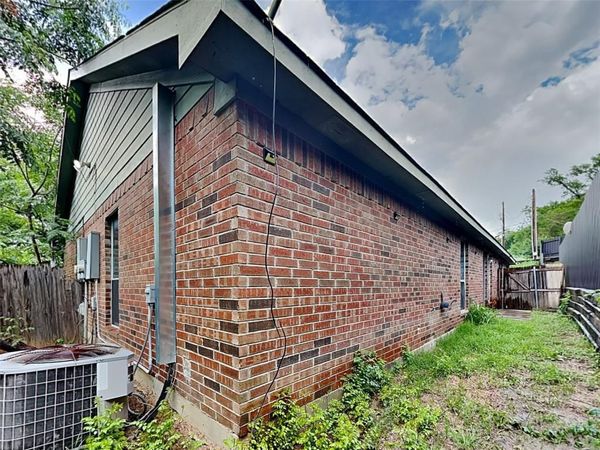 2955 Loving Avenue, Fort Worth, TX 76106