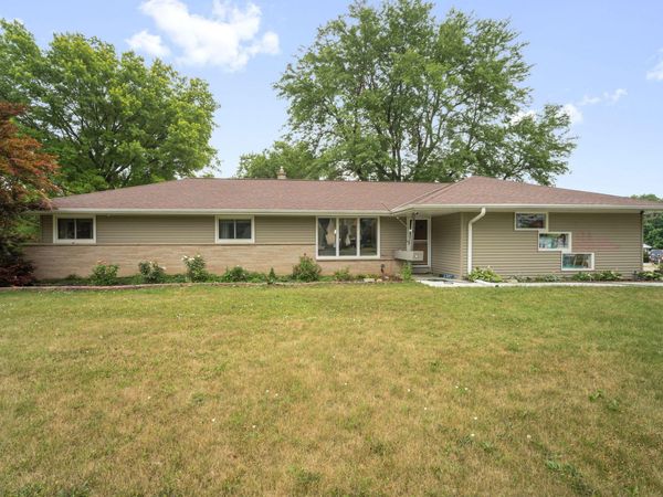 4380 N 143rd St, Brookfield, WI 53005
