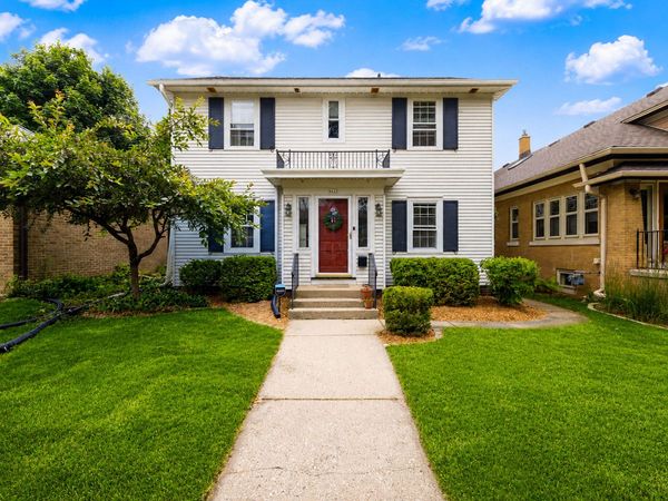 4628 N Newhall St, Whitefish Bay, WI 53211