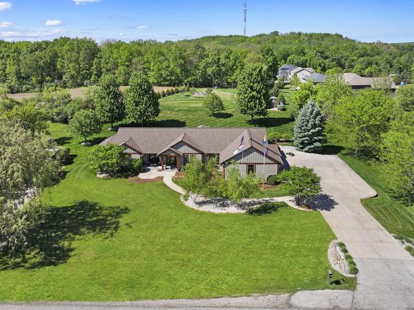 6724 Horseshoe Trl, Burlington, WI 53105