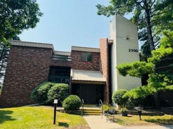 2300 W Good Hope Rd, Unit 339, Glendale, WI 53209