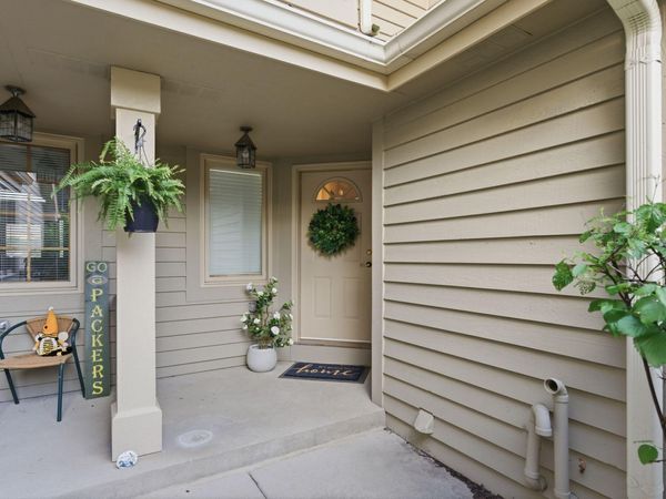 W240N2160 Dorchester Dr, Unit 11B, Pewaukee, WI 53072