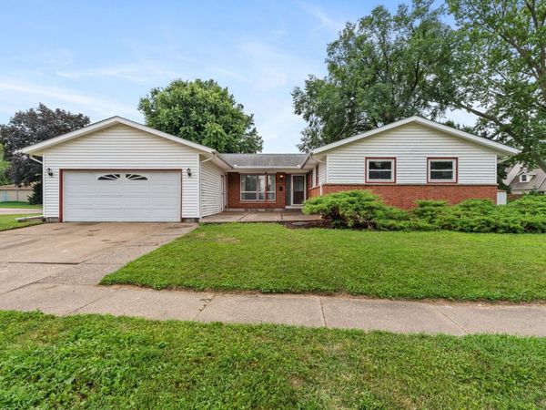 4336 26th Avenue , Moline, IL 61265
