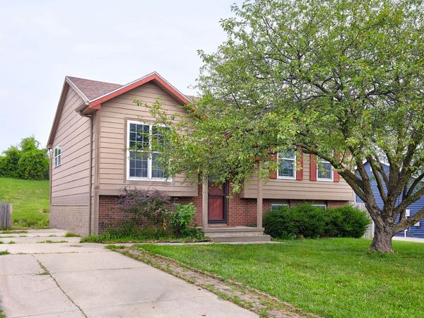 131 S 52nd Street, West Des Moines, IA 50265