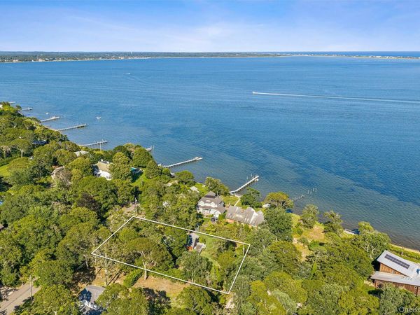 172 Bay Avenue E, Hampton Bays, NY 11946