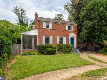 1220 N LIVINGSTON STREET , ARLINGTON, VA 22205