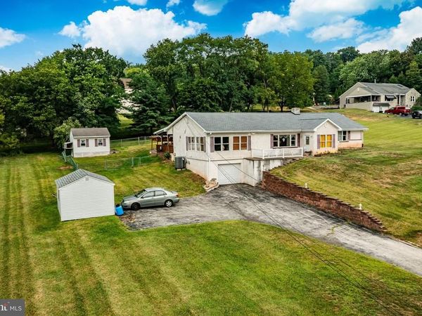 839 HOLLOW ROAD , PHOENIXVILLE, PA 19460