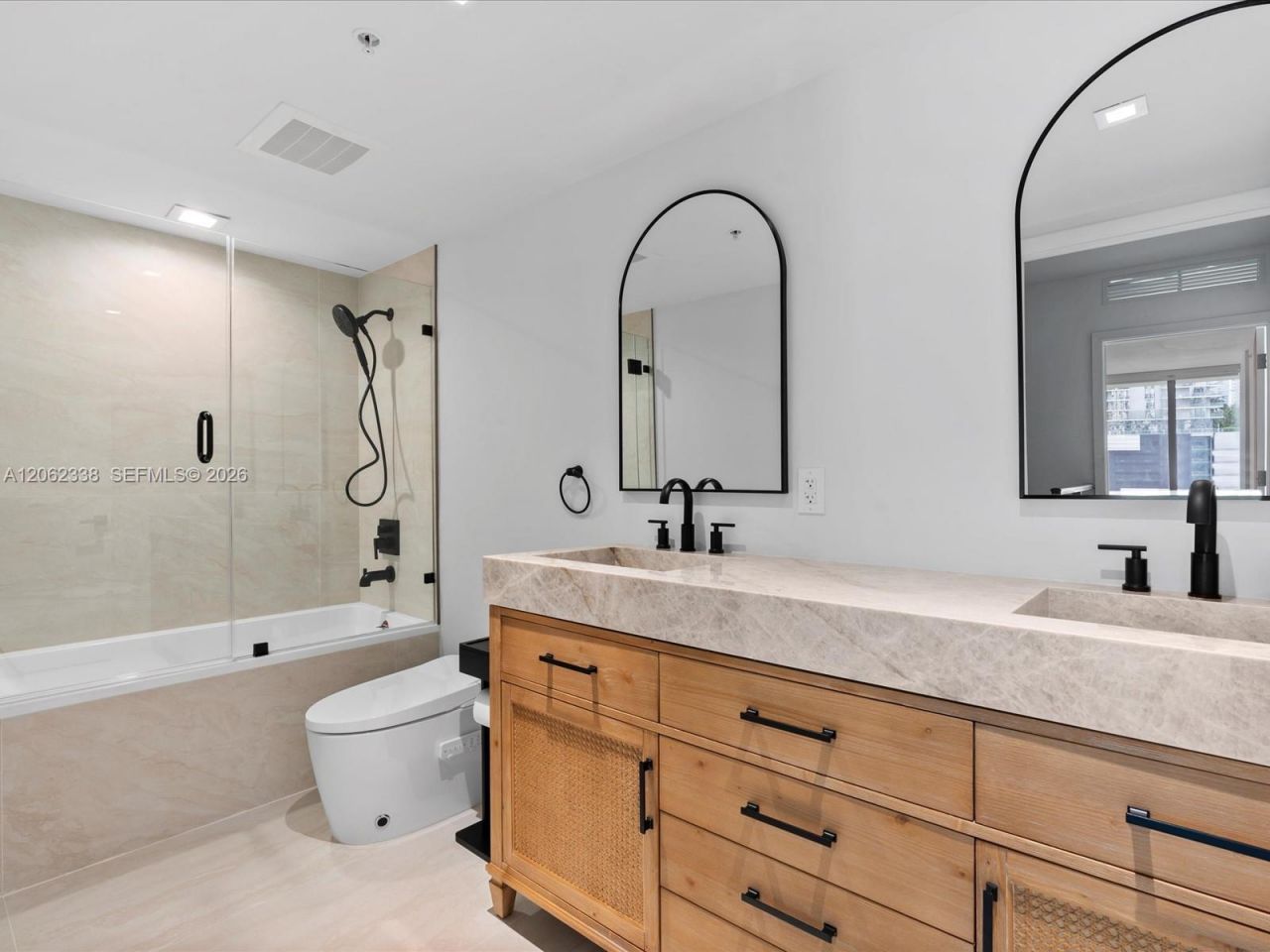 92 SW 3rd St , Unit 704, Miami, FL 33130 Photo
