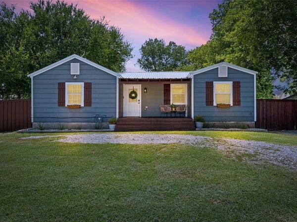 209 N Avenue B , Springtown, TX 76082