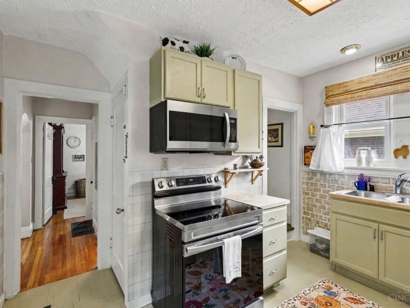 3389 Alta Vista Avenue, Cheviot, OH 45247 Photo 8